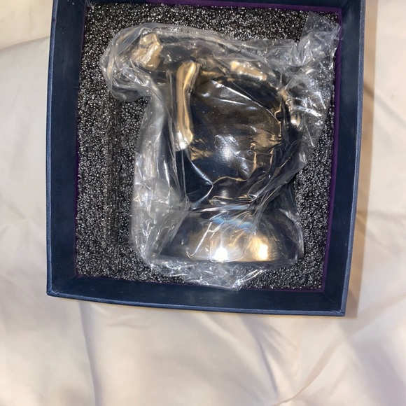 Mary Jurek Panther Paperweight with  Marble Ball Design - Picture 4 of 7